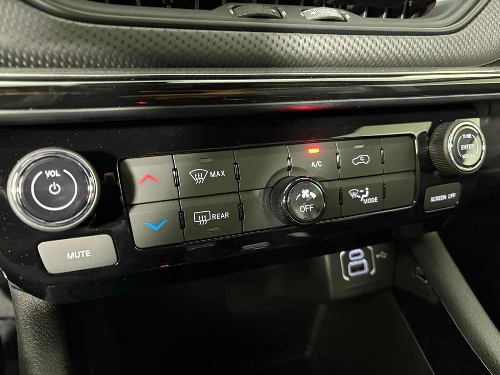 New 2026 Blue Jeep Latitude image 30
