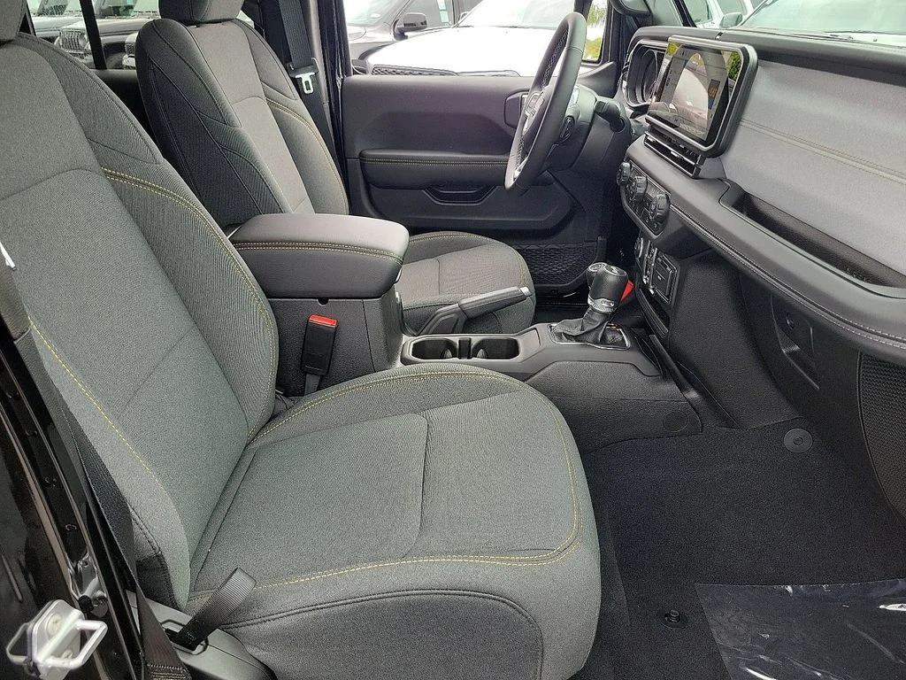 2025 Jeep Wrangler 4-Door Sahara - Photo 14