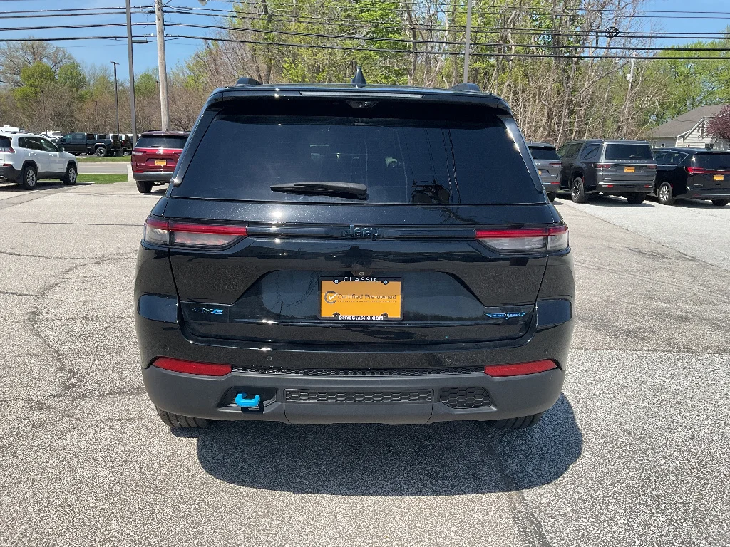 Used 2022 Diamond Black Crystal Pearl Coat Jeep Trailhawk 4xe image 6