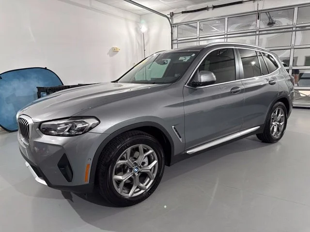 Used 2024 Gray BMW xDrive30i image 4