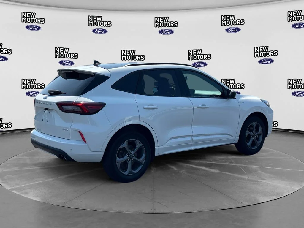 Used 2023 White Metallic Ford ST-Line image 5