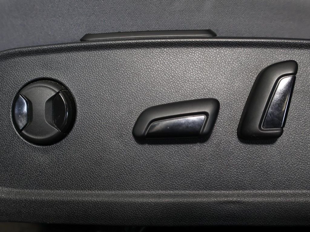 Used 2023 Gray Volkswagen Pro S image 30