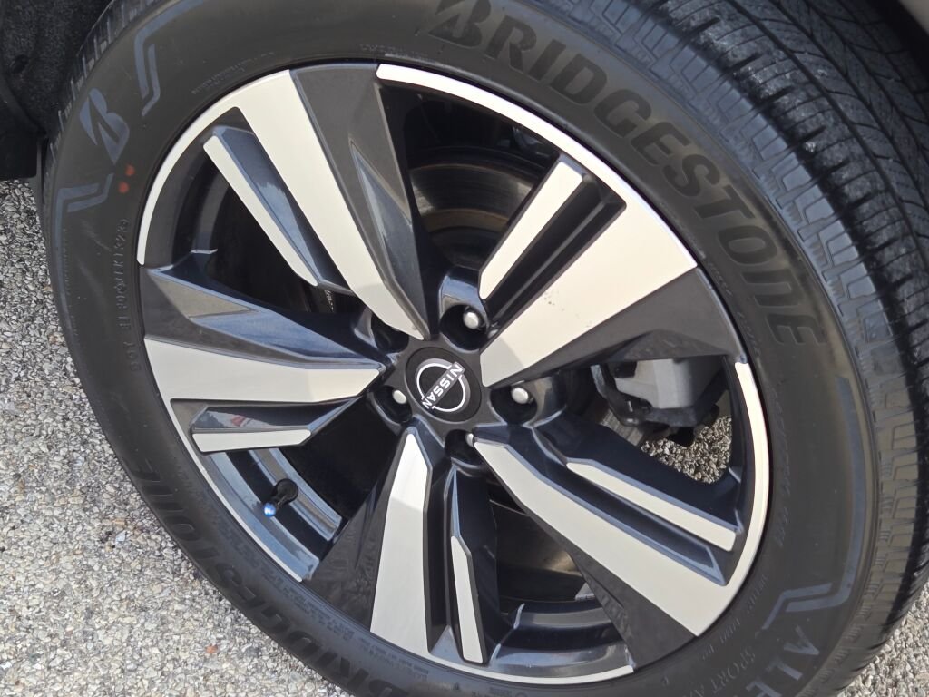 Certified Used 2023 Black Nissan Platinum image 17