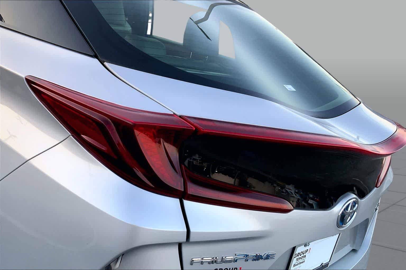 Used 2021 Classic Silver Metallic Toyota XLE image 27