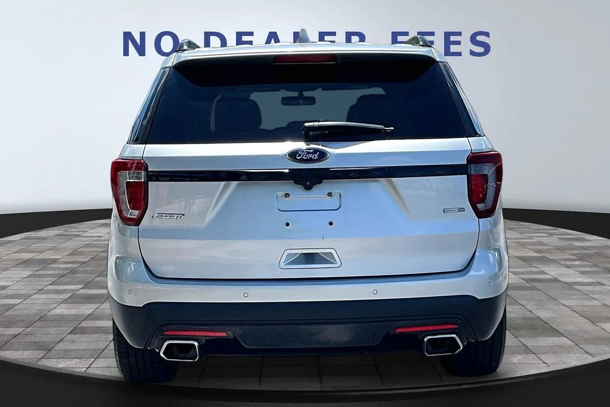 Used 2017  Ford Sport image 5