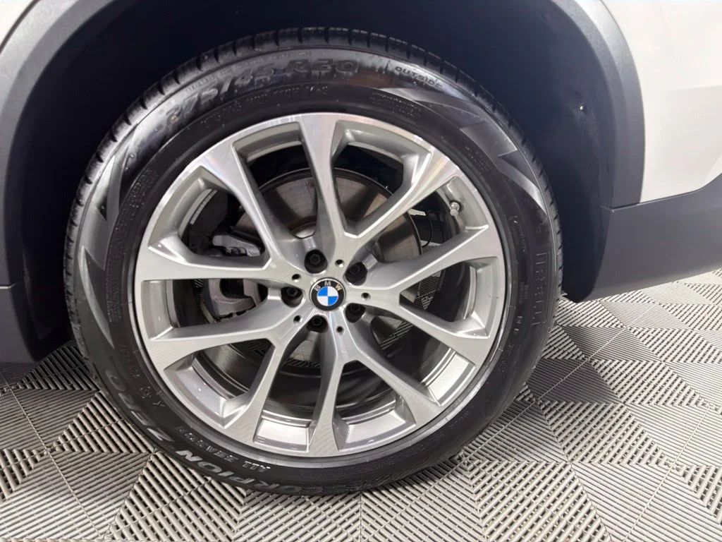 Certified Used 2026 Alpine White BMW xDrive40i image 9