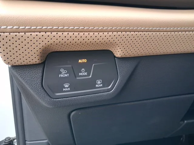 2026 Volkswagen Atlas Cross Sport SE w/Tech - Photo 18