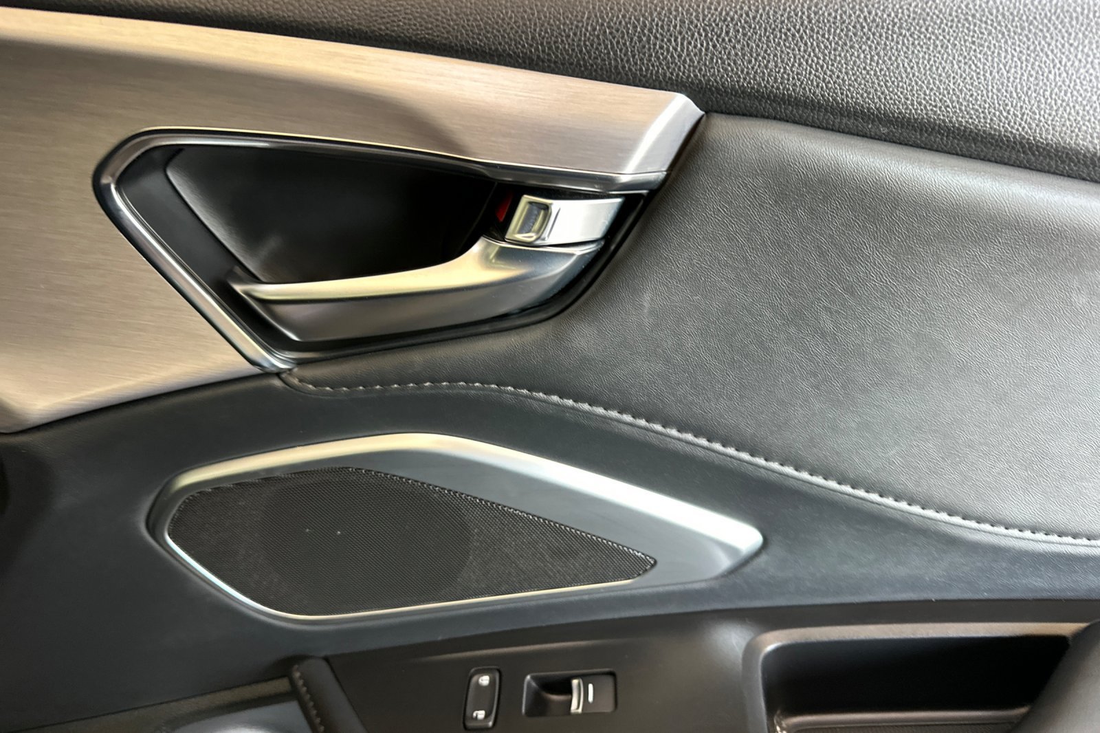Used 2023  Acura Base image 18