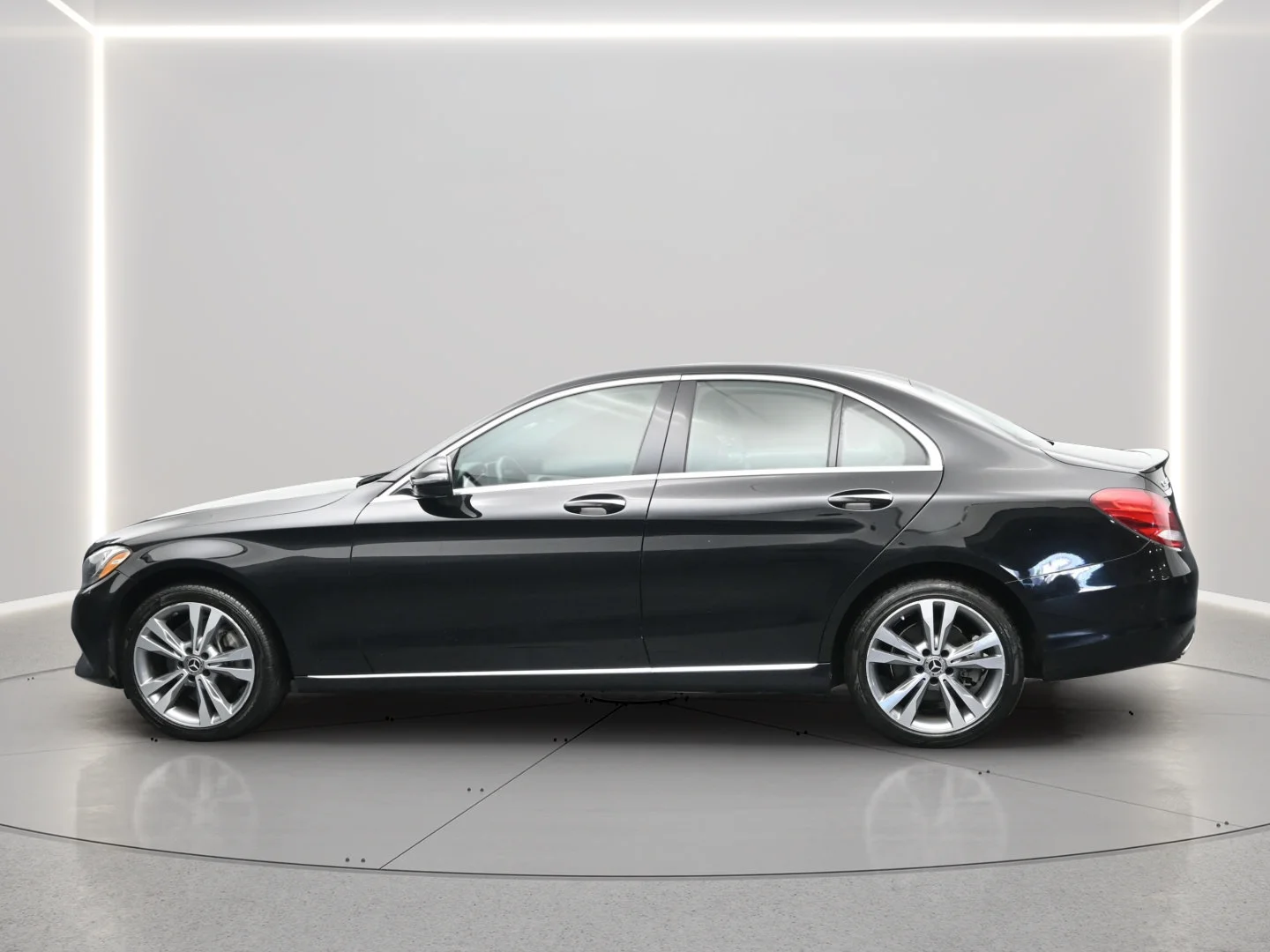 Used 2018 Black Mercedes-Benz C 300 image 3