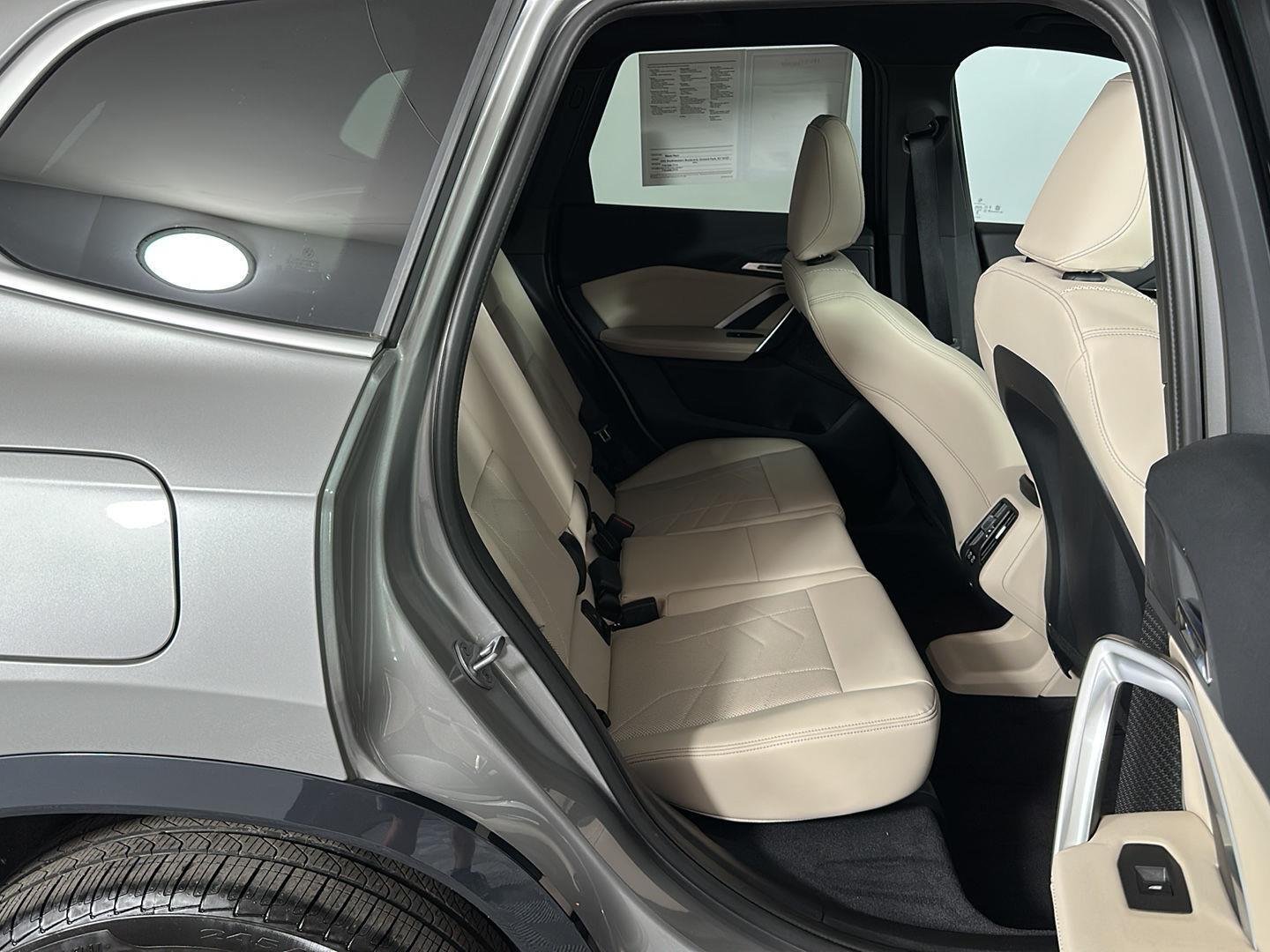 Used 2025 Space Silver Metallic BMW xDrive28i image 31