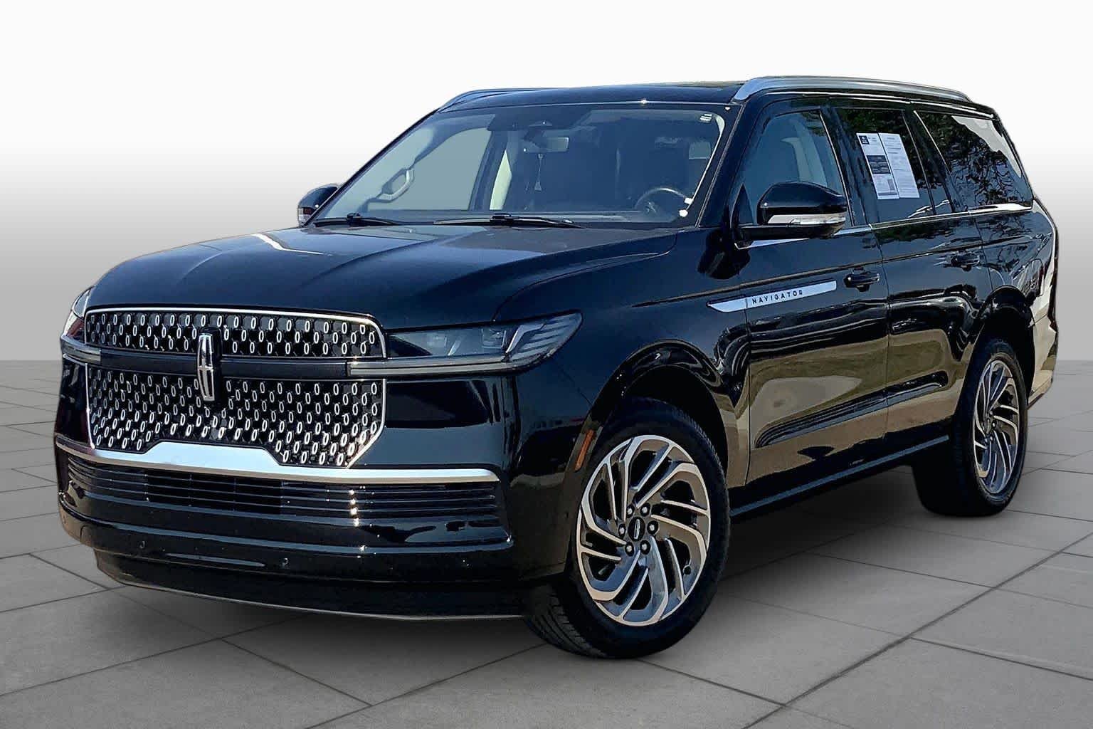 Used 2025 Infinite Black Metallic Clearcoat Lincoln Reserve image 2