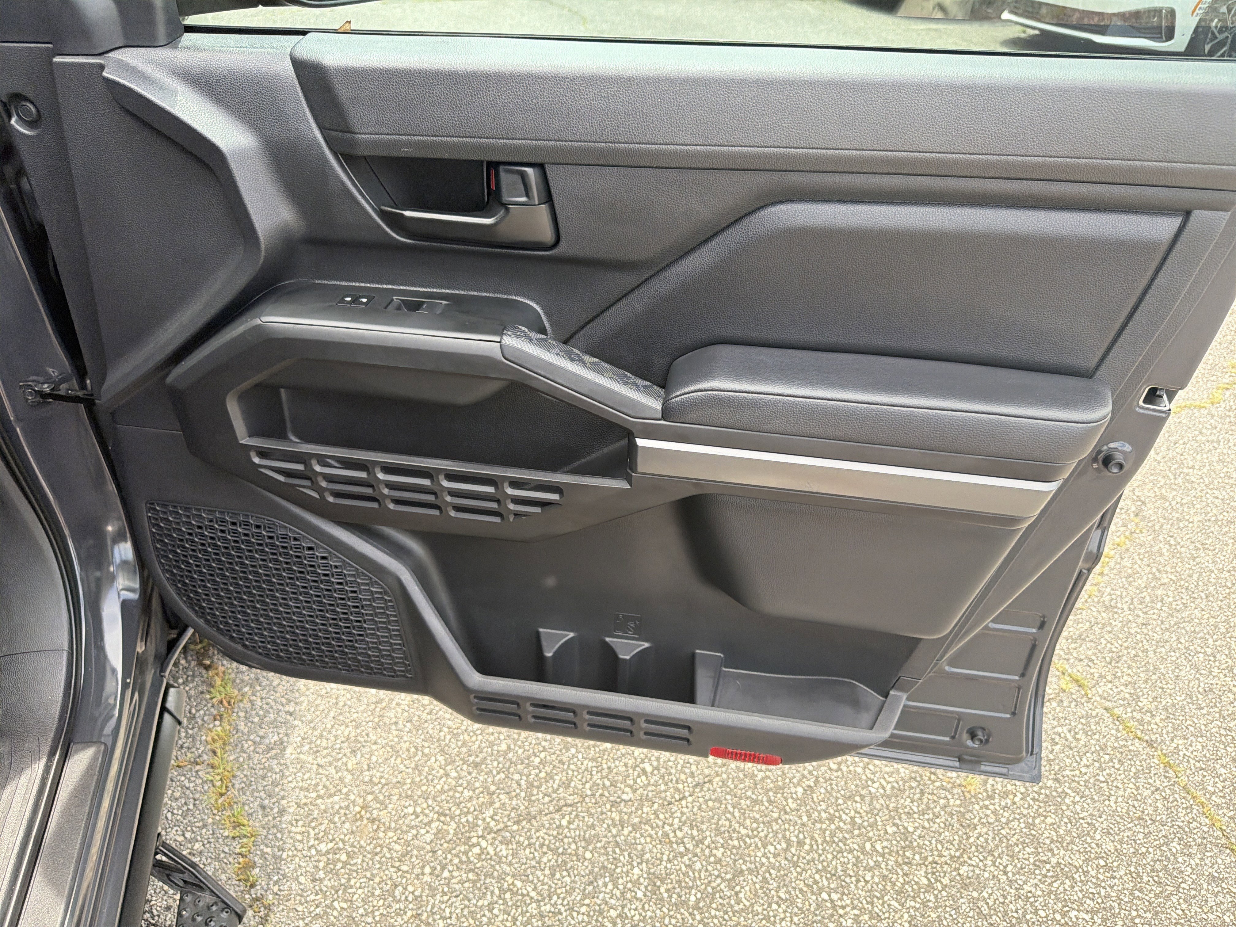 Used 2025 Underground Toyota SR5 image 14