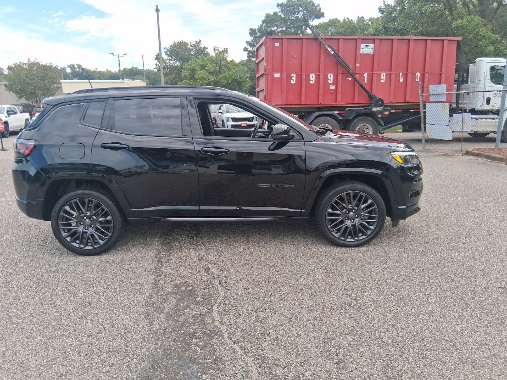 Used 2022 Black Jeep Limited image 4