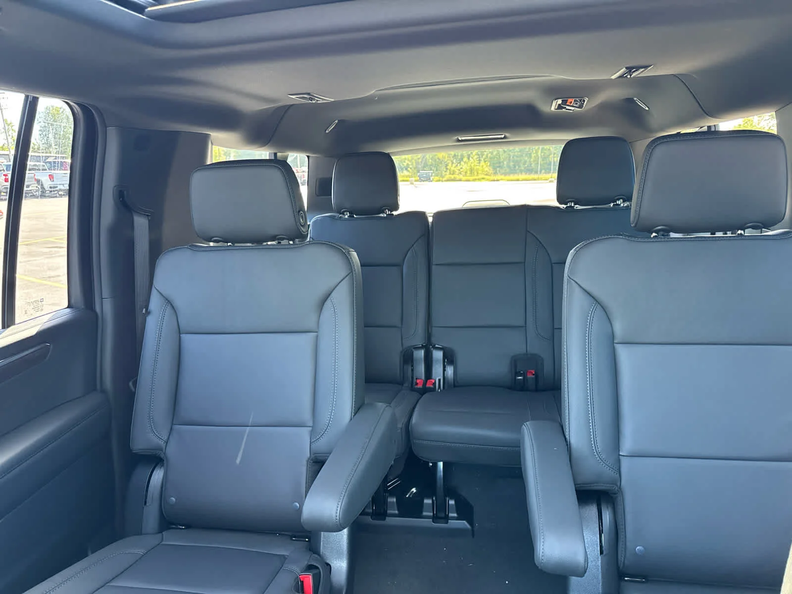 2027 Chevrolet Suburban LT - Photo 31