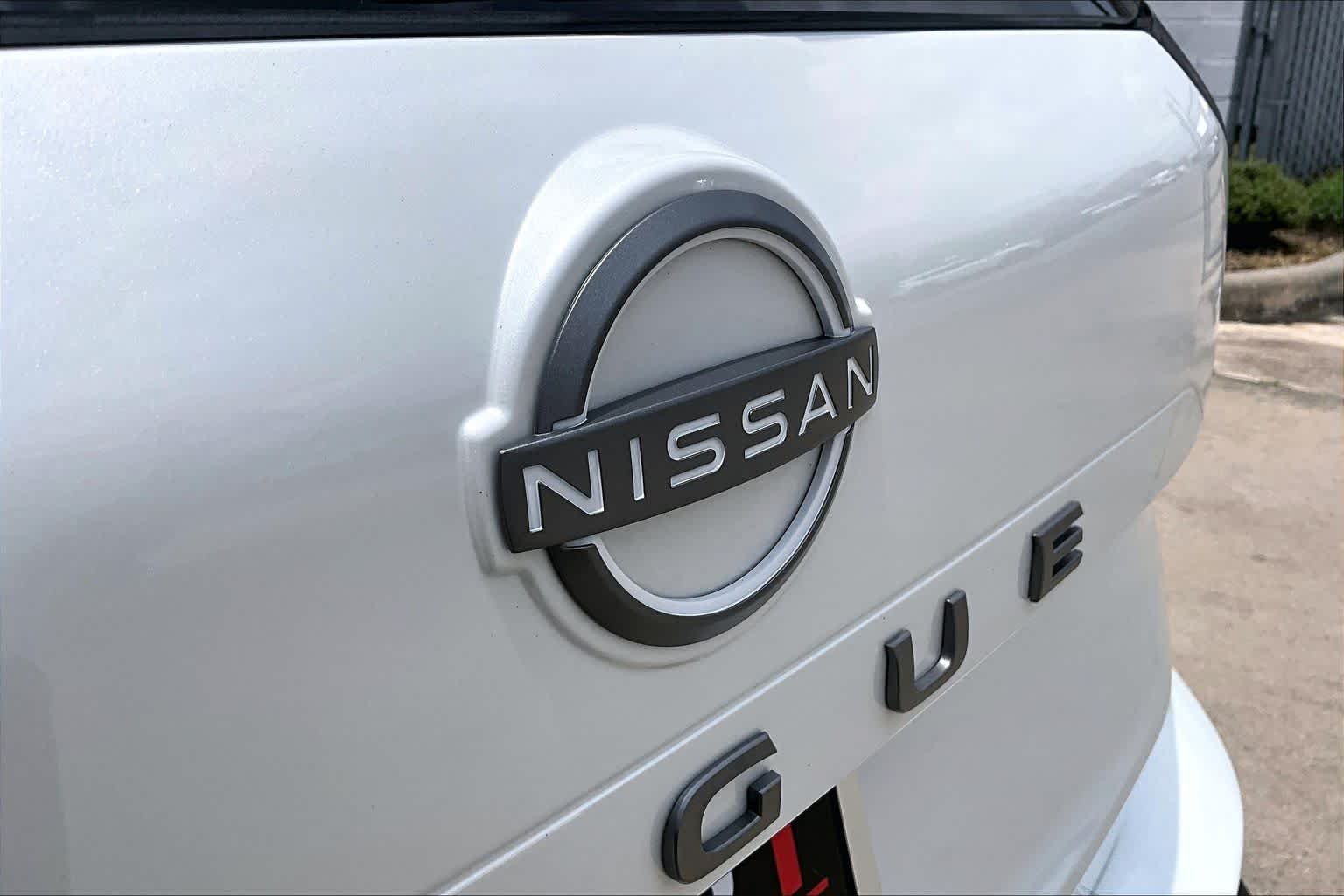 Used 2026 Everest White Pearl Tricoat Nissan SV image 30