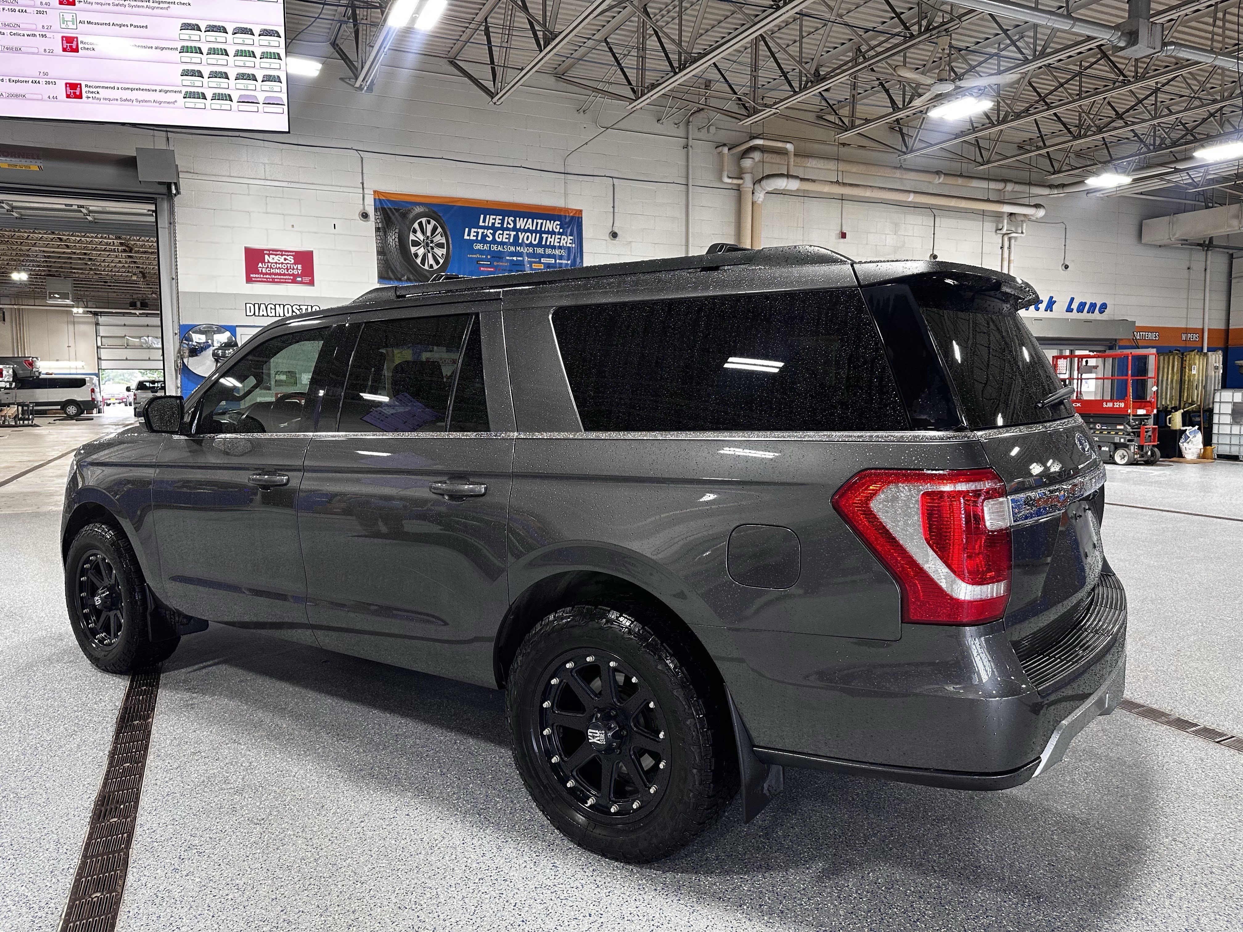 Used 2018 Magnetic Metallic Ford XLT image 3