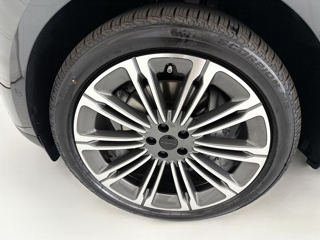 New 2026 Carpathian Grey Land Rover SE image 30