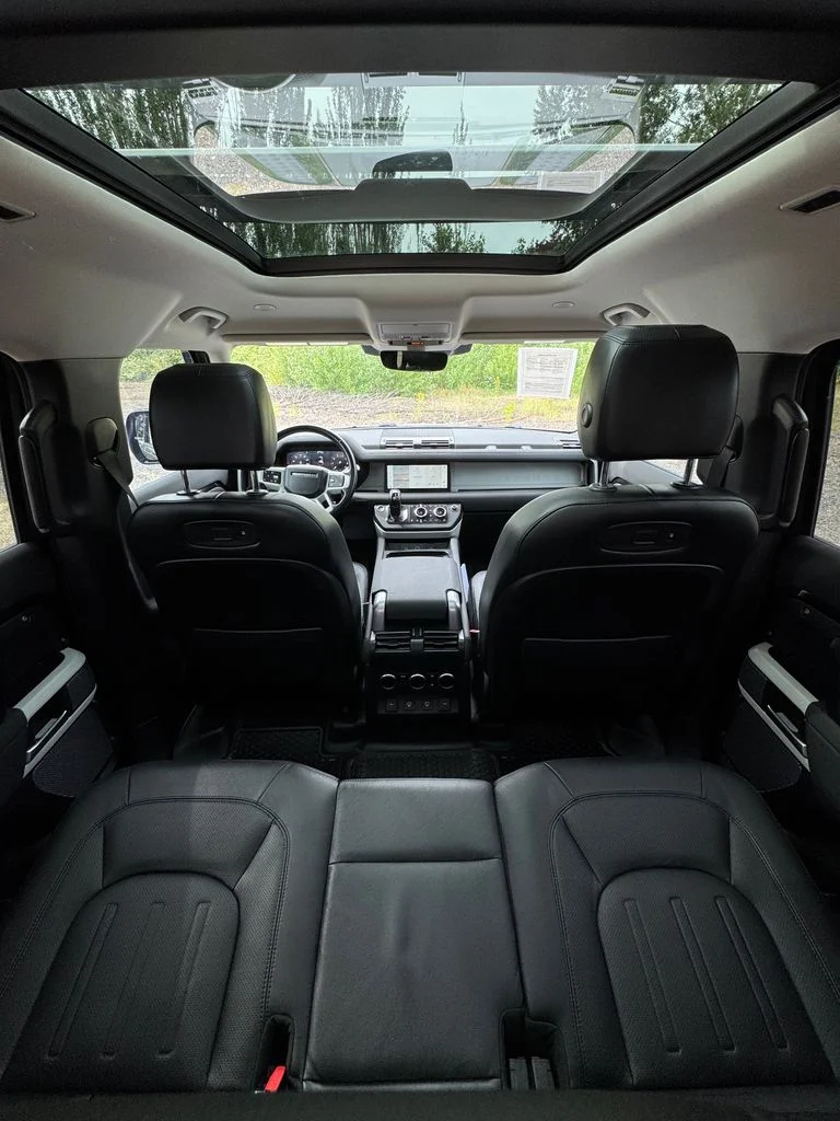 Used 2022 Santorini Black Metallic Land Rover SE image 13