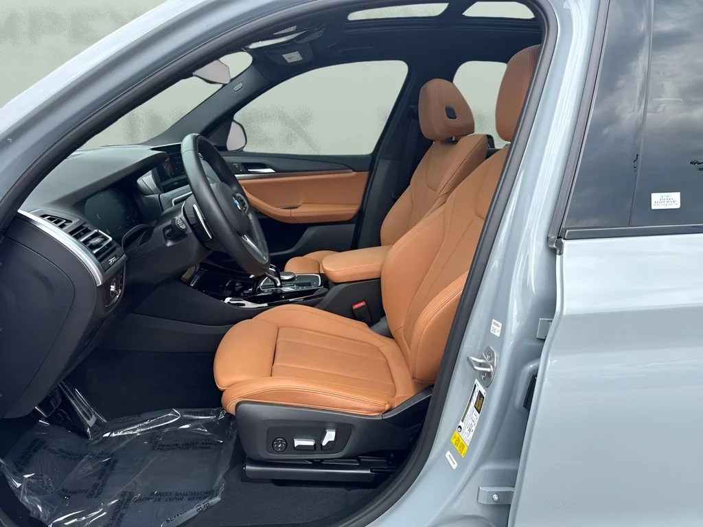 Used 2024 Gray BMW sDrive30i image 9