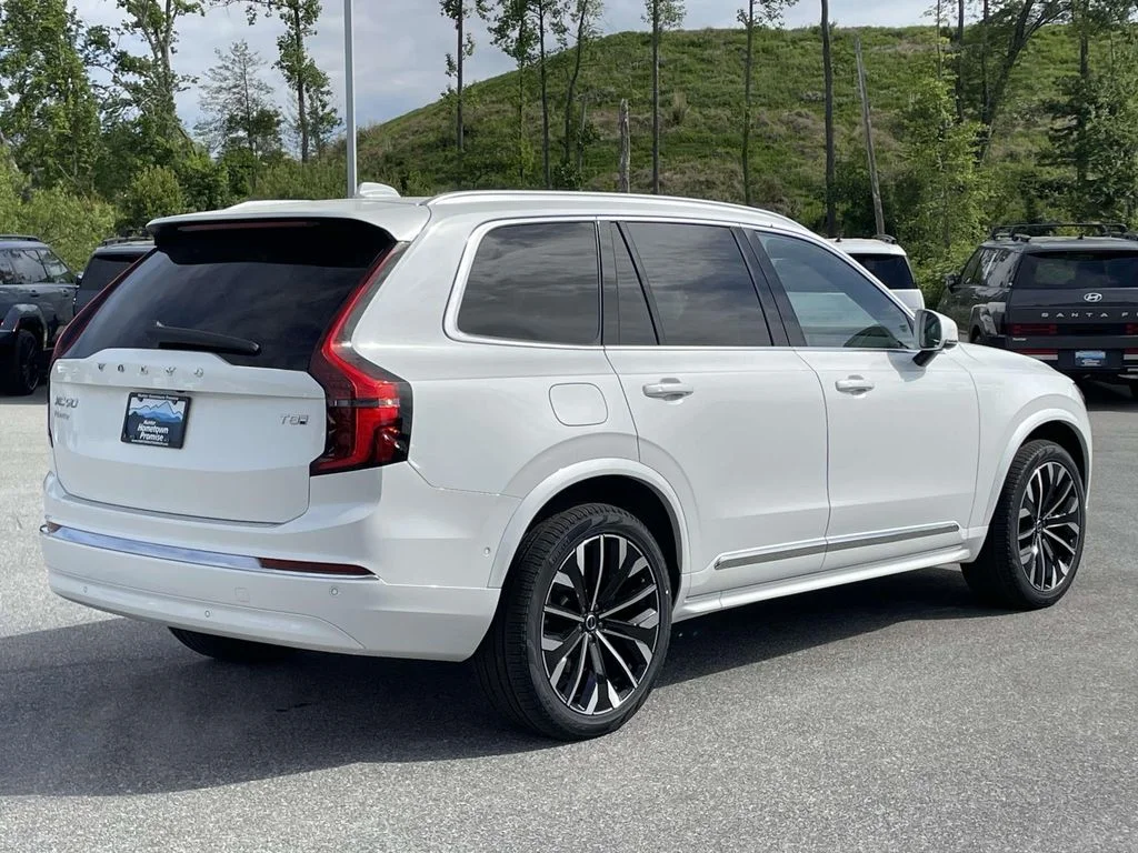 New 2026 Crystal White Volvo Plus image 28