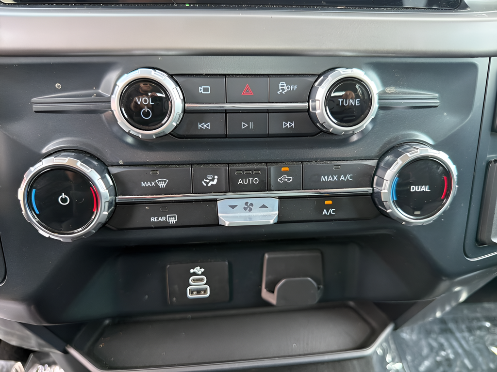 Used 2025 Silver Ford XLT image 33
