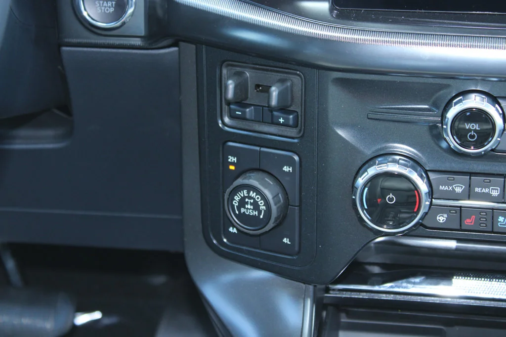 New 2026 Oxford White Ford Lariat® image 33