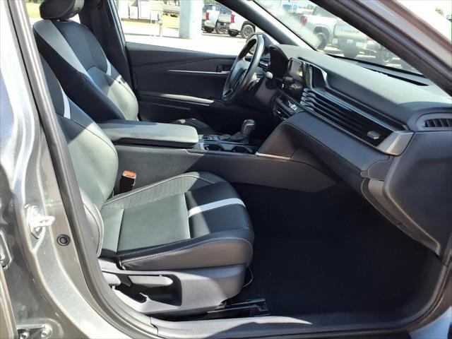 Certified Used 2025 PRECIOUS METAL Toyota  image 19