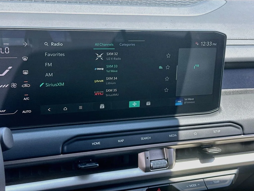 New 2027 Glacial White Pearl Kia S image 15