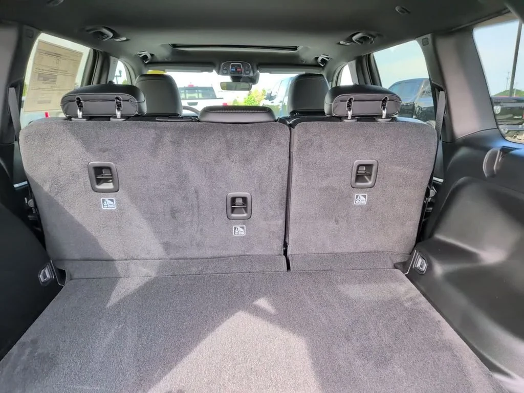New 2026 White Jeep Altitude image 8