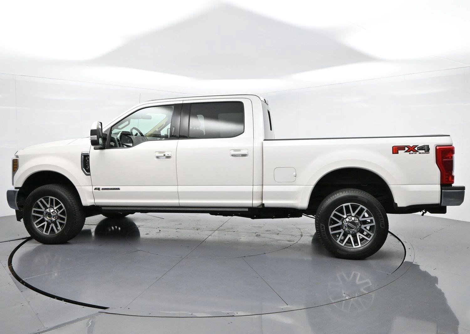 Used 2019 White Platinum Metallic Tri-Coat Ford Lariat image 4