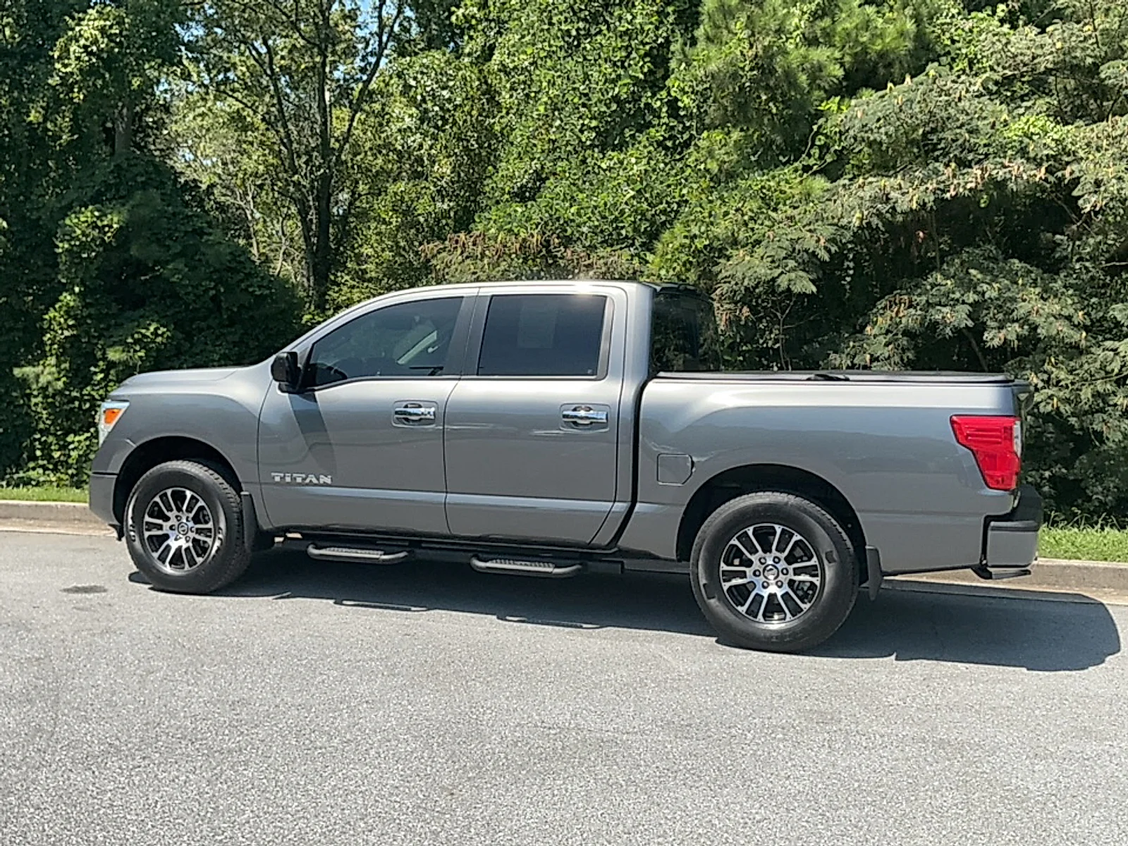 Used 2021 Gray Nissan Crew Cab SV 4x2 image 3