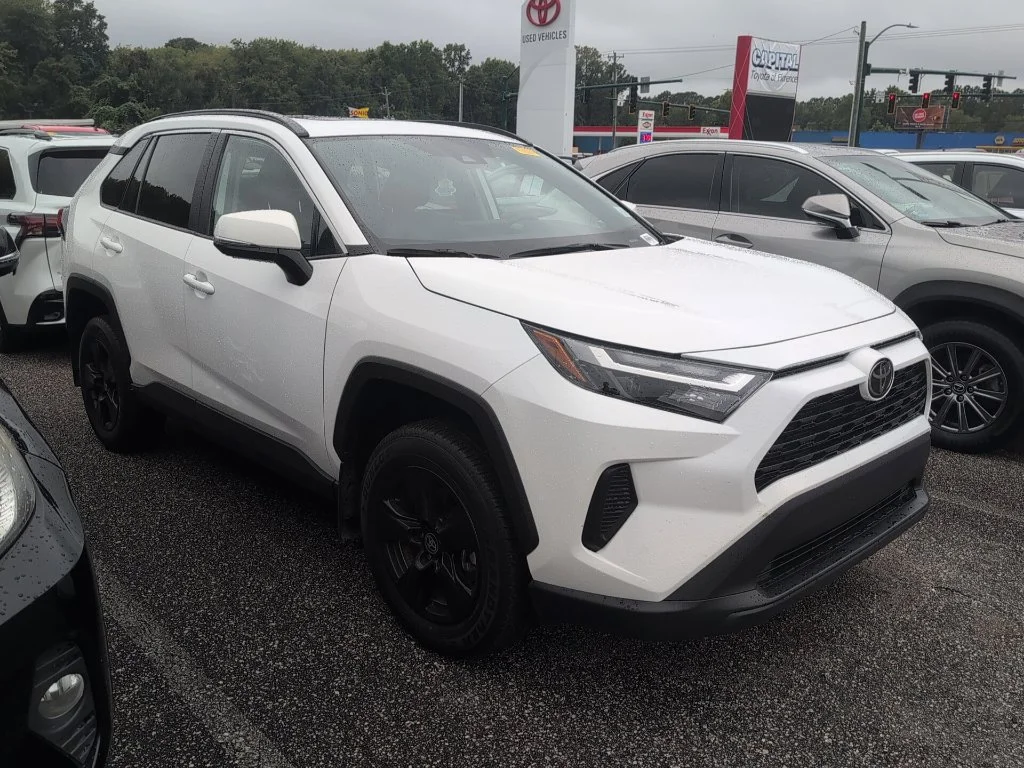 Used 2025 White Toyota XLE image 1
