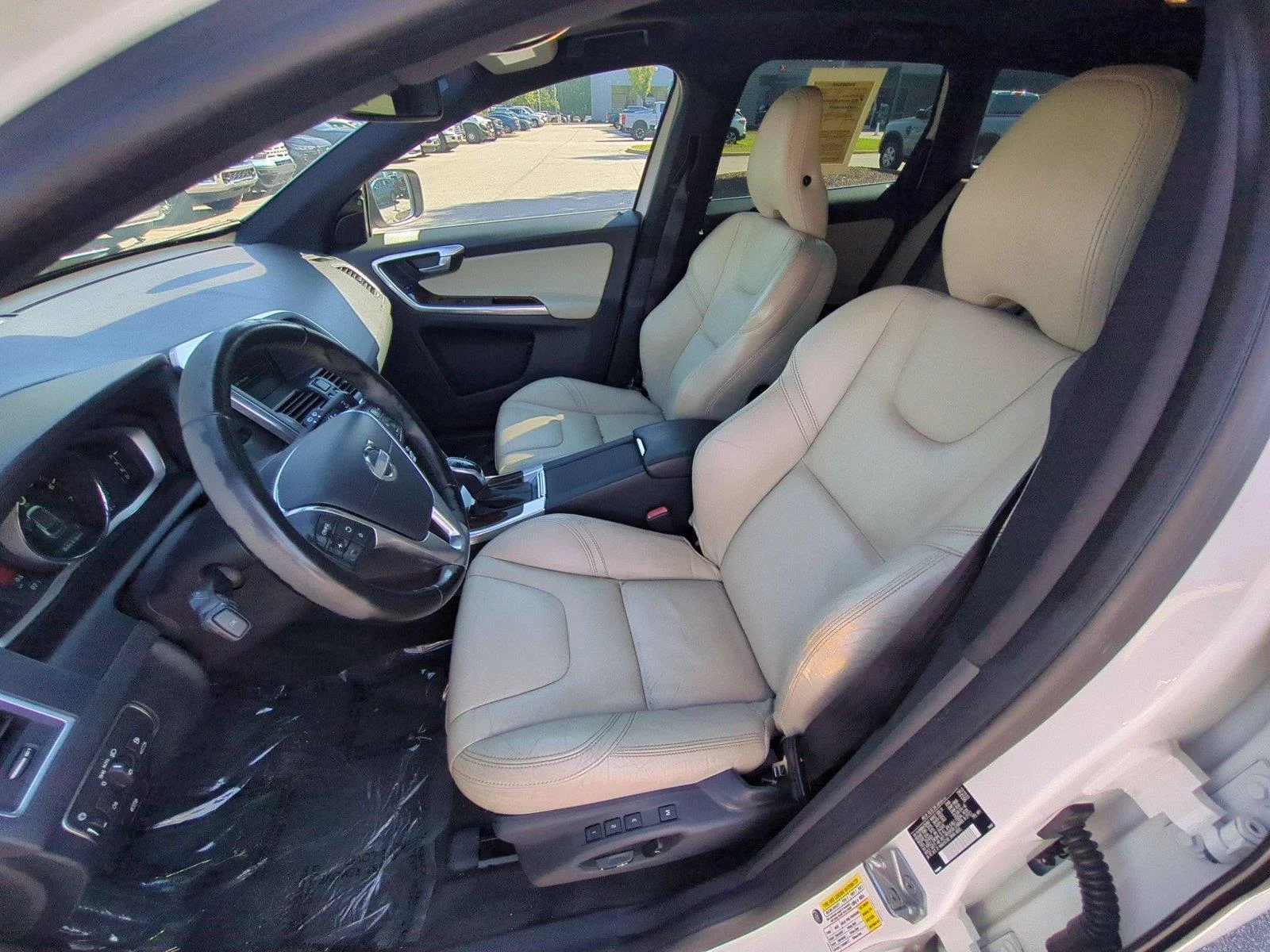 Used 2015 Ice White Volvo T5 Drive-E Premier image 17