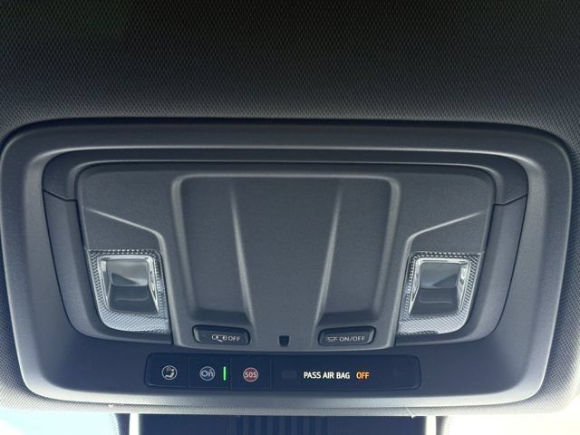 New 2026 Summit White Chevrolet WT image 24