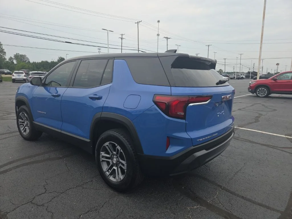 Used 2025 Blue GMC Elevation image 5