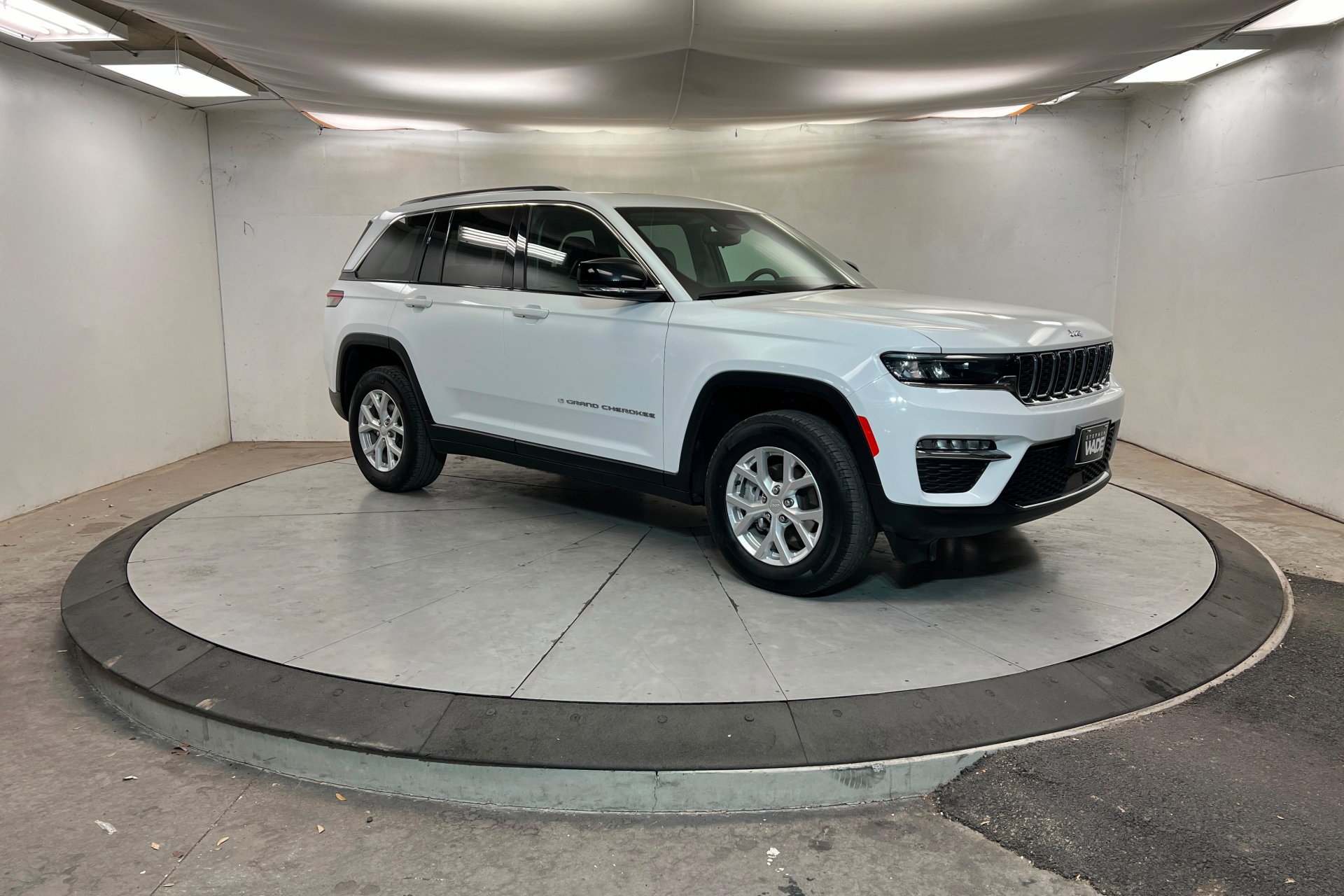 Used 2024 Bright White Clearcoat Jeep Limited image 8
