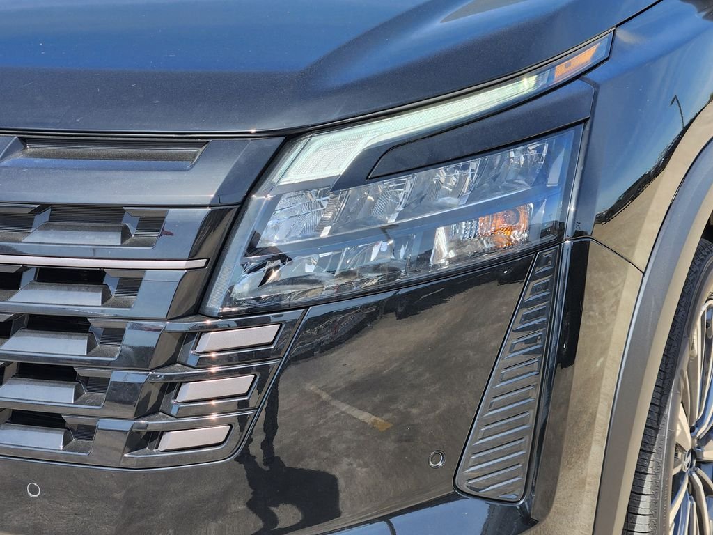 New 2026 Super Black Nissan Platinum image 8
