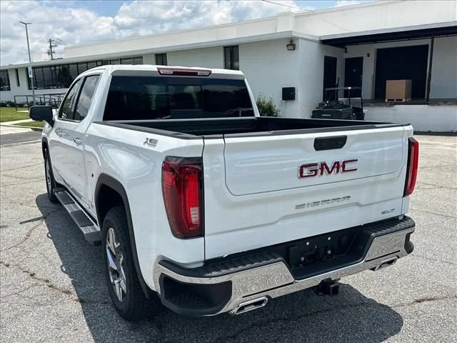 2026 GMC Sierra 1500 SLT - Photo 8
