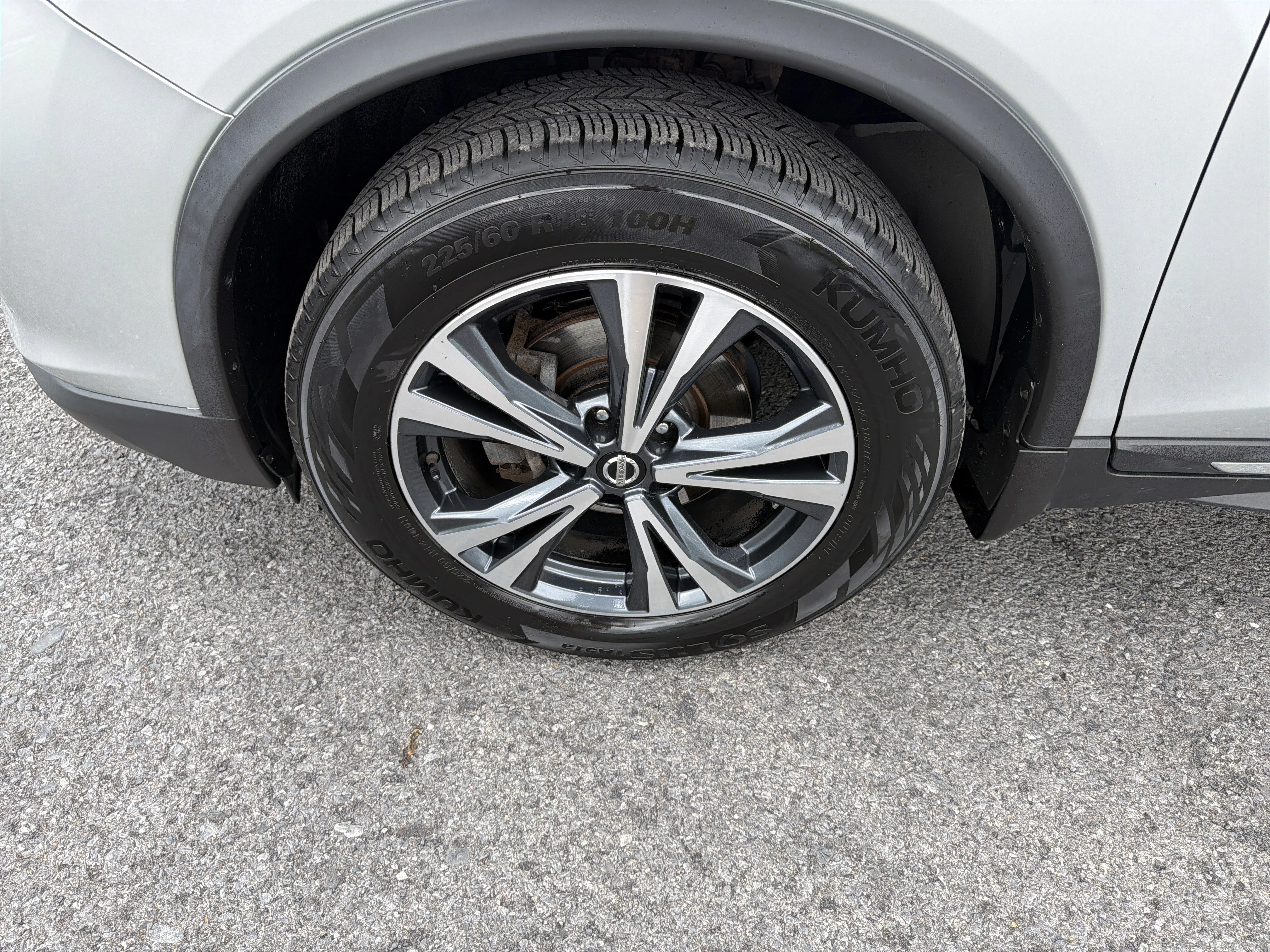 Used 2017 Brilliant Silver Nissan SL image 13