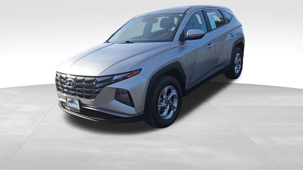 Used 2022 Shimmering Silver Hyundai SE image 4