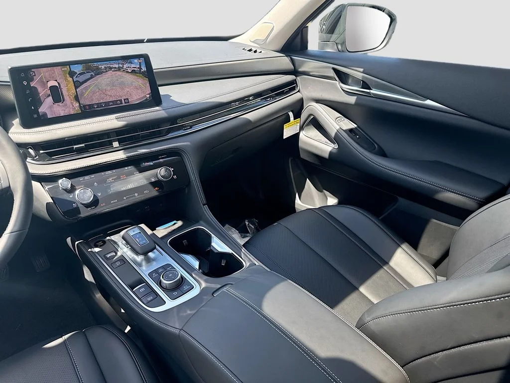 New 2027 RADIANT WHITE INFINITI Luxe FWD image 25
