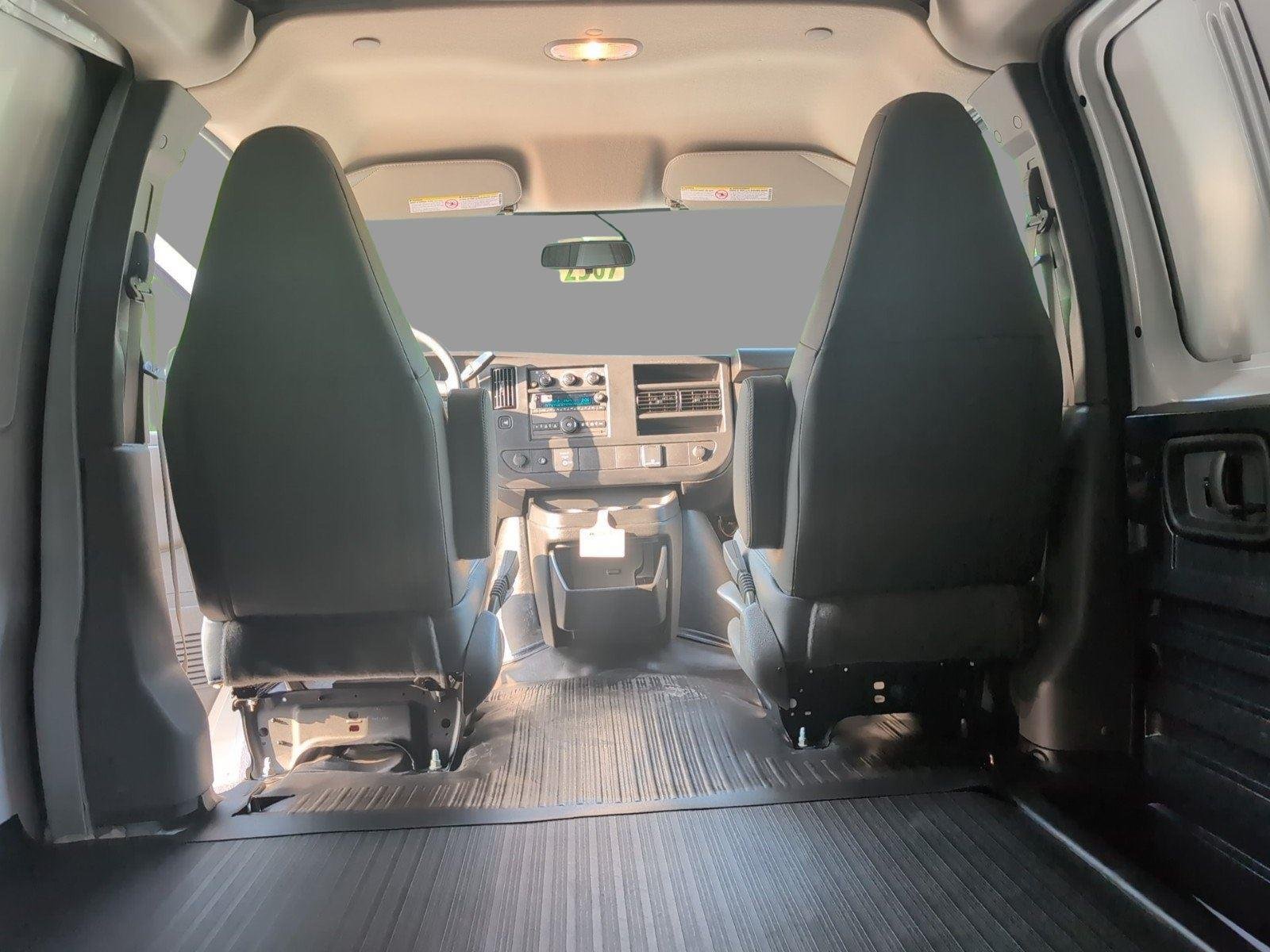 New 2026 Summit White GMC Work Van image 32