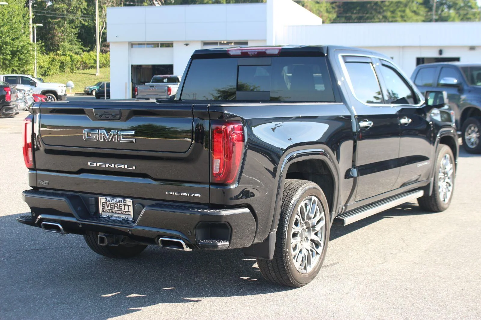 Used 2024 Onyx Black GMC Denali Ultimate image 7