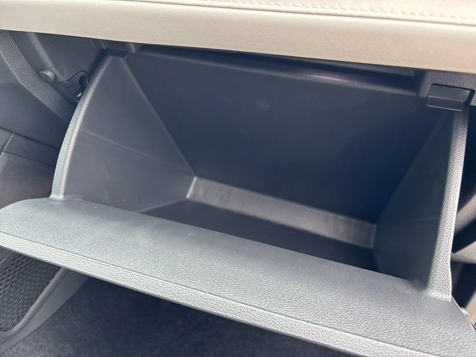 New 2026 Pure White Volkswagen SE image 40