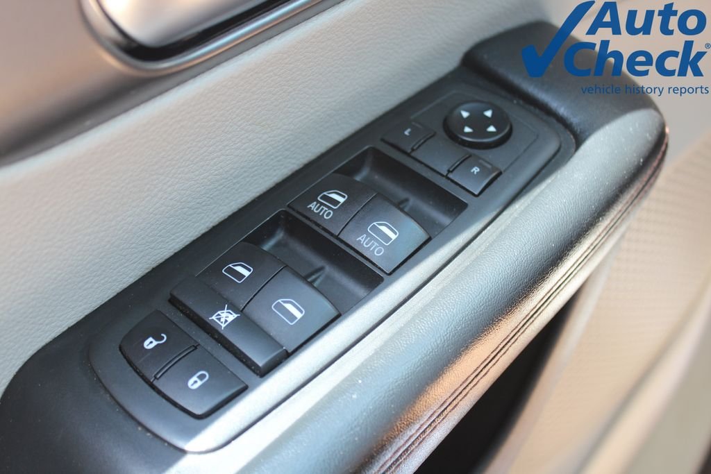Used 2020 Silver Chrysler Touring L image 20