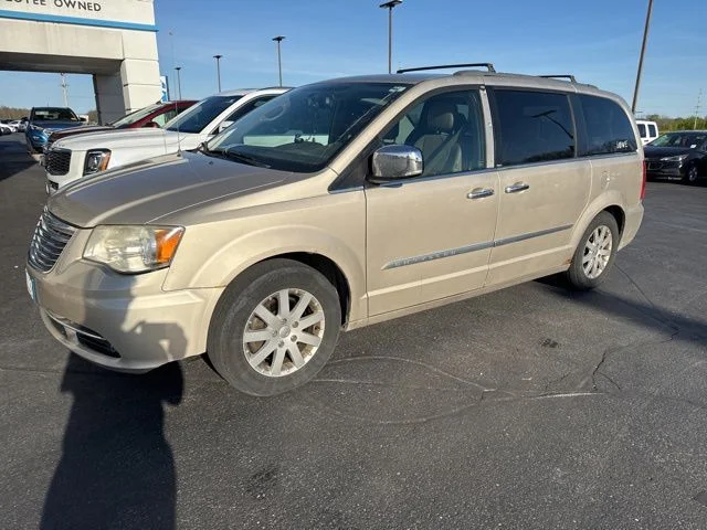 2012 Chrysler Town & Country Touring-L's photo