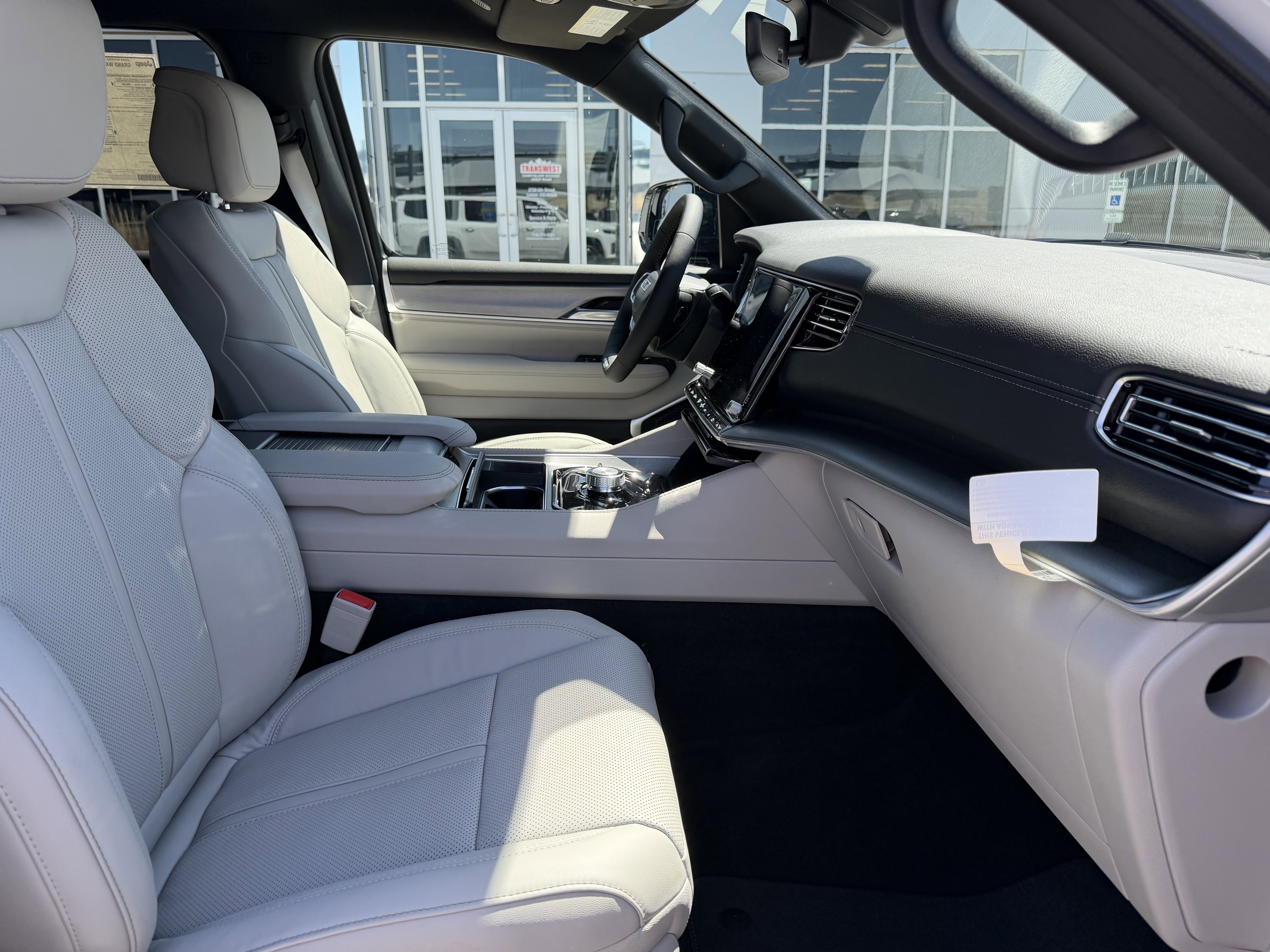 New 2026 Bright White Clear-Coat Exterior Paint Jeep  image 14