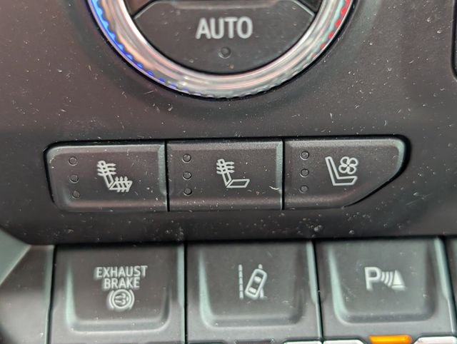 Used 2020 White GMC Denali image 21