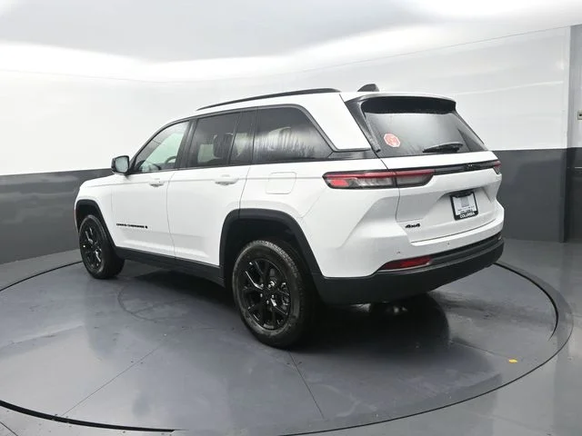 New 2026 Bright White Clear-Coat Exterior Paint Jeep Laredo Altitude image 7