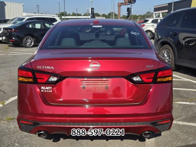 Used 2024 Scarlet NISSAN 2.5 SV image 4